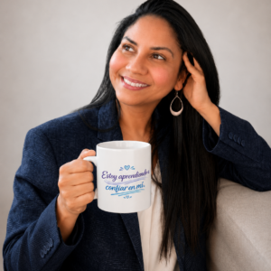 Taza Motivacional "Estoy Aprendiendo a Confiar en Mí" | Regalo de Autoestima, Bienestar y Crecimiento Personal | 11oz y 15oz